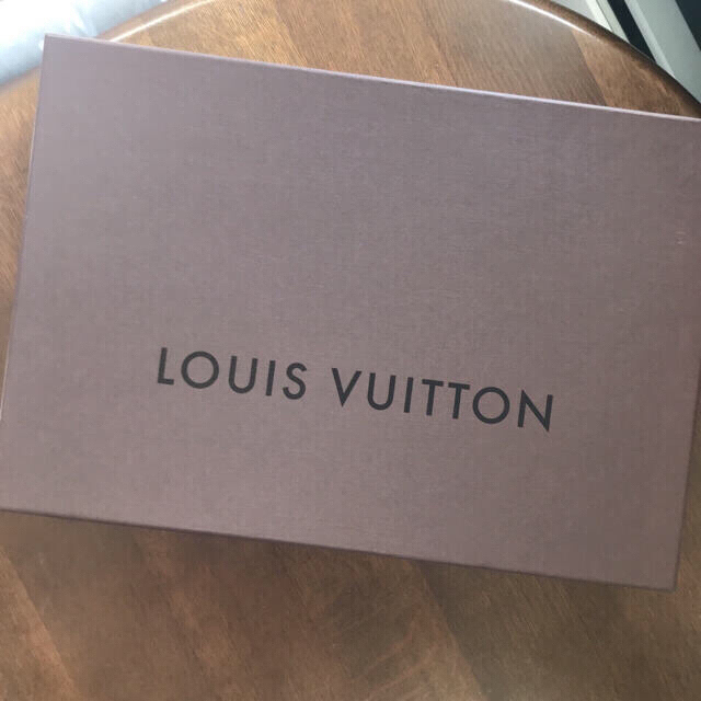 LOUIS VUITTON(ルイヴィトン)のルイヴィトン マフラー エシャルプ ロゴマニア ブラウン マロン レディースのファッション小物(マフラー/ショール)の商品写真