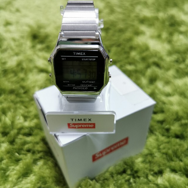 Supreme(シュプリーム)のsupreme TIMEX クラシック デジタル オリジナル メンズの時計(腕時計(デジタル))の商品写真