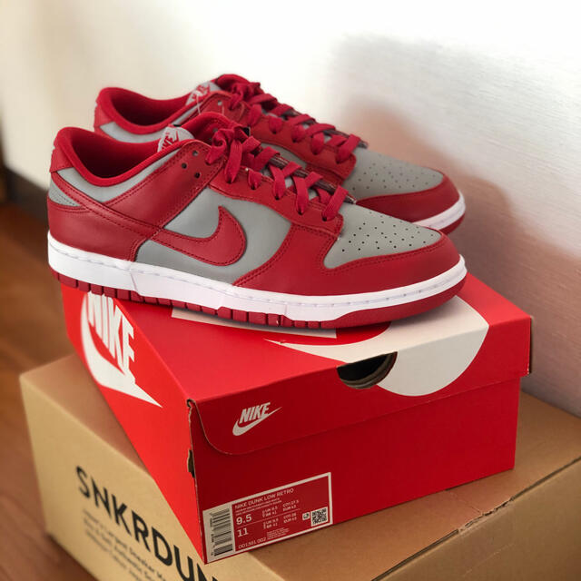 NIKE Dunk Low MEDIUM GREY RED