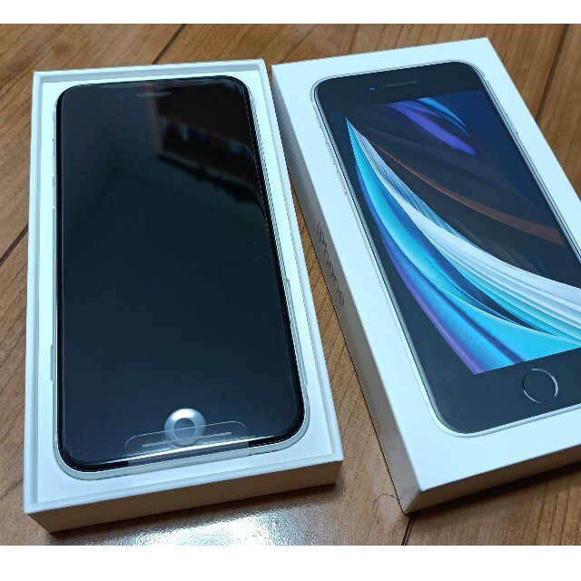 iPhone(アイフォーン)のiPhone SE2　simロック解除版（64GB）ホワイト スマホ/家電/カメラのスマートフォン/携帯電話(スマートフォン本体)の商品写真