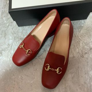 グッチ(Gucci)のお値下げ☆GUCCI レッド　シューズ☆(ローファー/革靴)