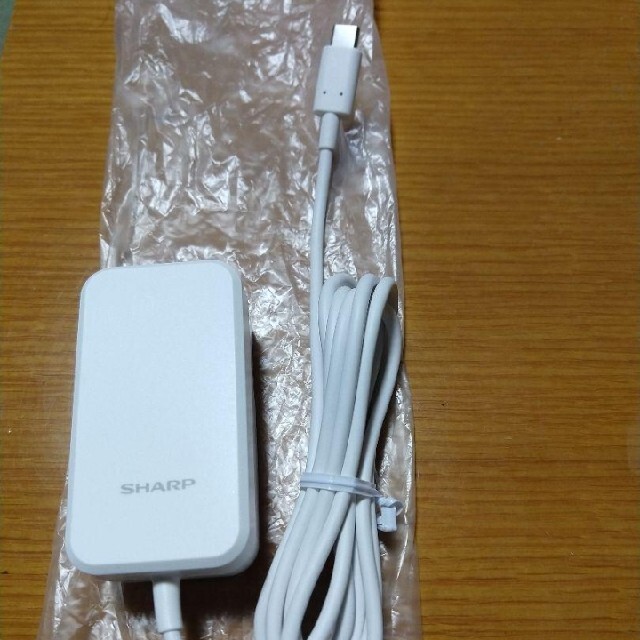 SHARP(シャープ)の★２個セット　限定特価　type-C 急速充電器 USB PD SH-AC05 スマホ/家電/カメラのスマートフォン/携帯電話(バッテリー/充電器)の商品写真