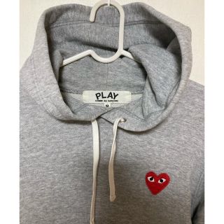 コムデギャルソン(COMME des GARCONS)のPLAY コムデギャルソン　フードパーカー  サイズM グレー(パーカー)