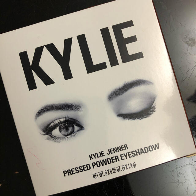 Kylie Cosmetics(カイリーコスメティックス)のカイリー　アイシャドウ コスメ/美容のベースメイク/化粧品(アイシャドウ)の商品写真