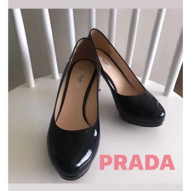 PRADA  エナメル　パテントパンプス