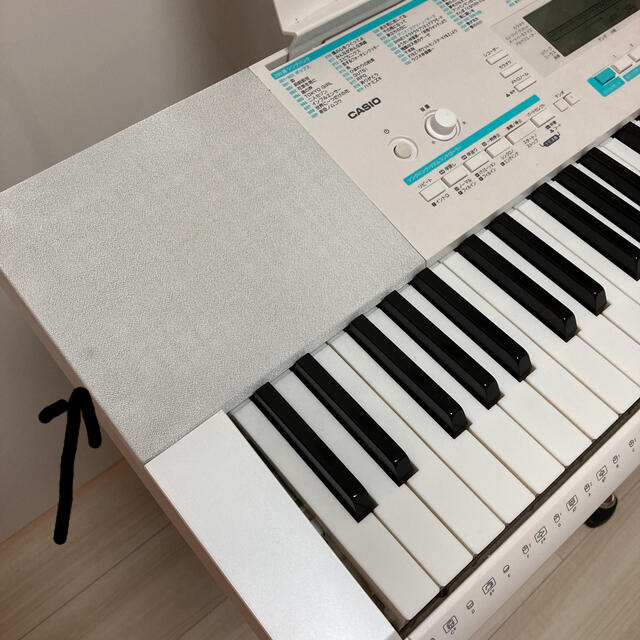 CASIO(カシオ)のカシオ電子ピアノLK228 。スタンドとペダルつき。 楽器の鍵盤楽器(電子ピアノ)の商品写真