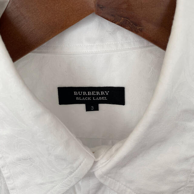 BURBERRY BLACK LABEL(バーバリーブラックレーベル)の【BURBERRYバーバリー】ブラックレーベル　白柄シャツ　サイズ３ メンズのトップス(シャツ)の商品写真