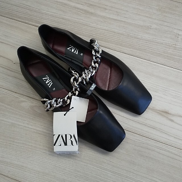ZARA(ザラ)の新品ザラZARA黒革スクエアトゥバレエシューズ37チェーン鎖フラットソール レディースの靴/シューズ(バレエシューズ)の商品写真