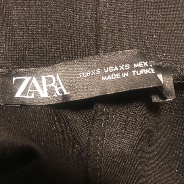 ZARA(ザラ)の《ZARA》未使用 メタルボタンレギンス ブラック レディースのパンツ(スキニーパンツ)の商品写真
