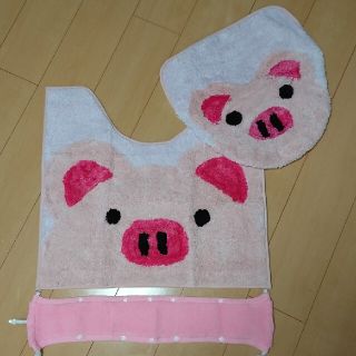 【ブタ柄トイレ用品🐷3点セット】(トイレマット)