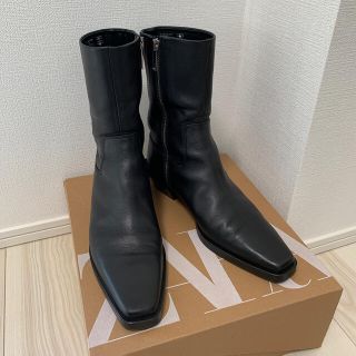 ザラ(ZARA)のzara レザーカウボーイ風アンクルブーツ　ブラック　サイドファスナー付　(ブーツ)