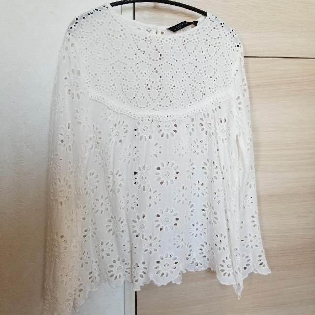 ZARA(ザラ)のZARA刺繍ブラウス レディースのトップス(シャツ/ブラウス(長袖/七分))の商品写真