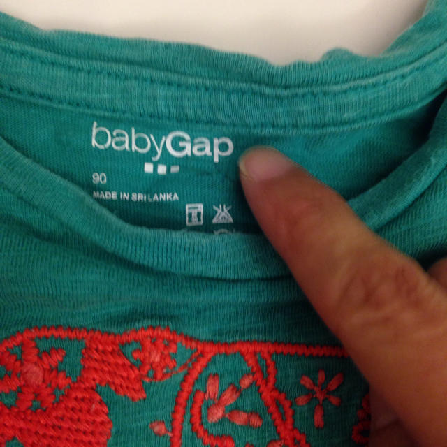 babyGAP(ベビーギャップ)のbaby gapぞうさん刺繍T☆90 キッズ/ベビー/マタニティのキッズ服男の子用(90cm~)(Tシャツ/カットソー)の商品写真