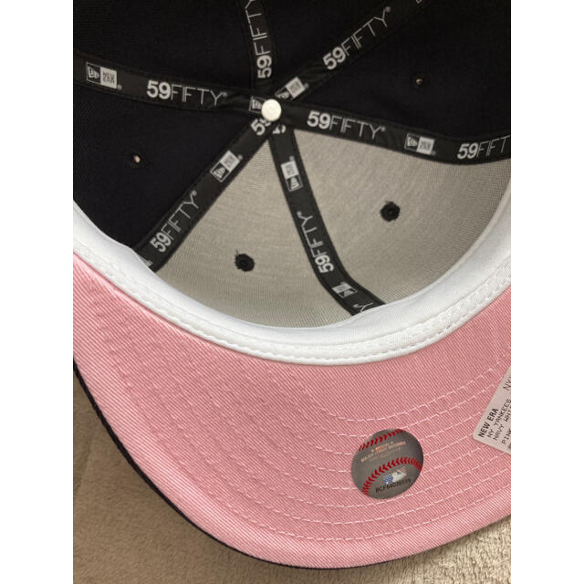 NEW ERA(ニューエラー)のNewEra ツバ裏ピンク ネイビー　7 1/2ニューエラ ヤンキース キャップ メンズの帽子(キャップ)の商品写真