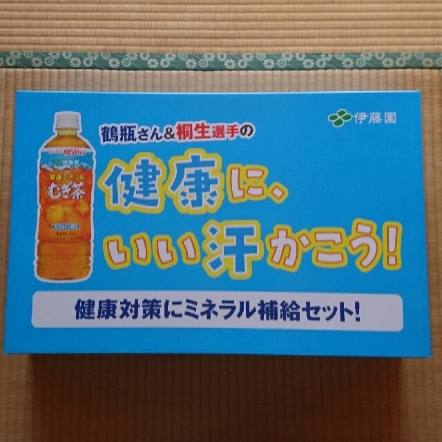 伊藤園(イトウエン)の伊藤園 健康ミネラルむぎ茶 セット エンタメ/ホビーのコレクション(ノベルティグッズ)の商品写真