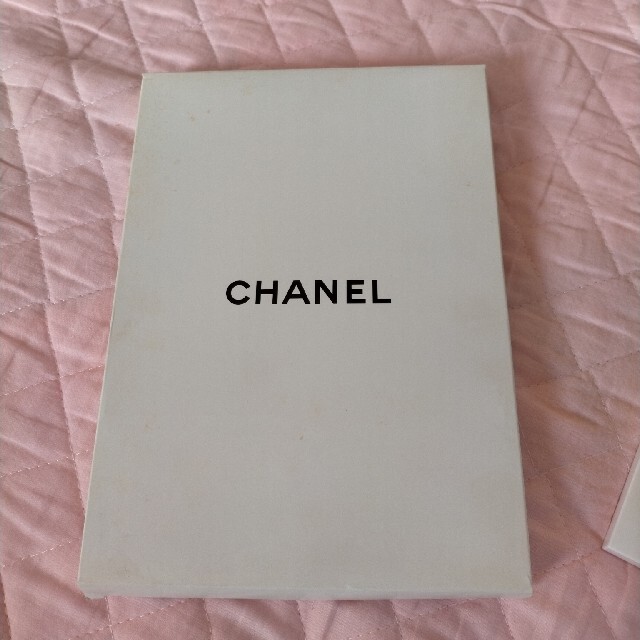 CHANEL(シャネル)の未使用　シャネル　スタンド ミラー　レア インテリア/住まい/日用品のインテリア小物(スタンドミラー)の商品写真