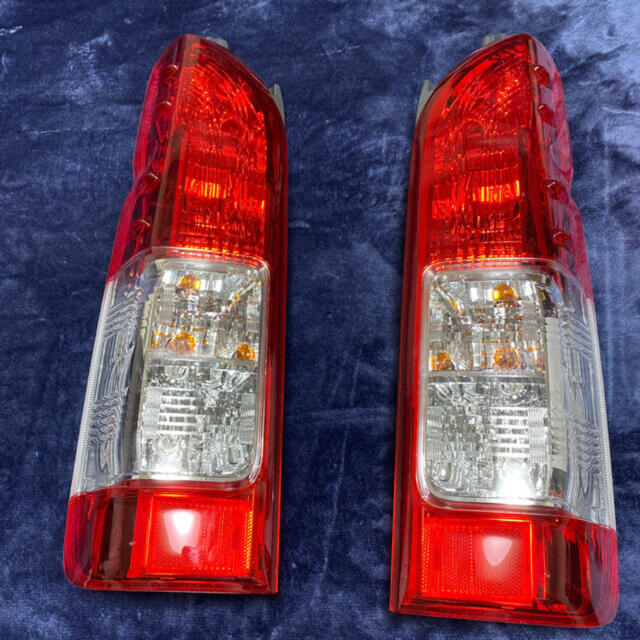 ハイエース6型ダークプライム 純正テールランプ 新品 国産品 30%割引