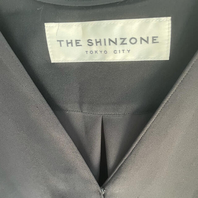 Shinzone(シンゾーン)のSHINZONE フレンチスリーブ　カシュクールシャツ　ネイビー レディースのトップス(シャツ/ブラウス(半袖/袖なし))の商品写真