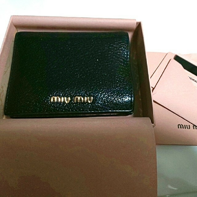 miumiu(ミュウミュウ)の☆美品☆miu miu二つ折り財布☆ レディースのファッション小物(財布)の商品写真