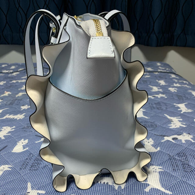 アンドシュエット　水色フリルバッグ レディースのバッグ(ハンドバッグ)の商品写真