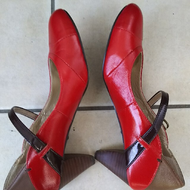 cavacava(サヴァサヴァ)のパンプス23㎝ 赤 cava cava レディースの靴/シューズ(ハイヒール/パンプス)の商品写真