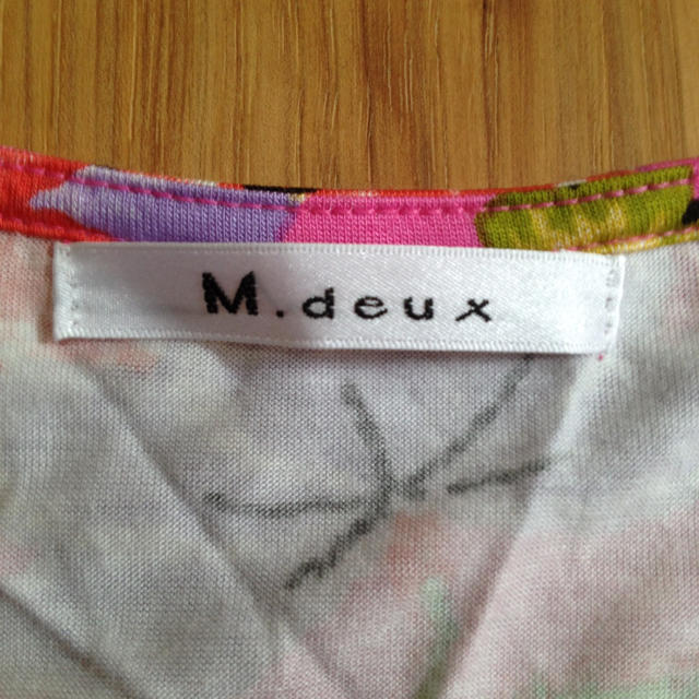 M.deux(エムドゥー)の【未使用】Mdeux花柄カットソー レディースのトップス(カットソー(半袖/袖なし))の商品写真