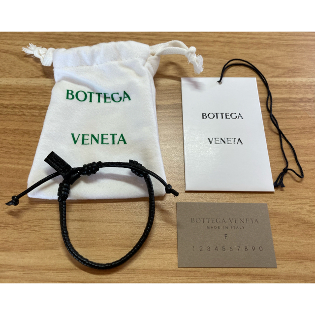 Bottega Veneta(ボッテガヴェネタ)の【新品未使用】Bottega Veneta ボッテガ ブレスレット 財布  レディースのアクセサリー(ブレスレット/バングル)の商品写真