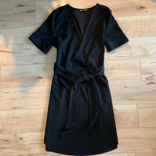 ザラ(ZARA)のブラックワンピース　ZARA(ひざ丈ワンピース)