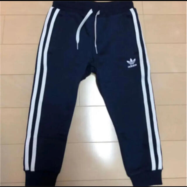 adidas(アディダス)のアディダスオリジナルス キッズ スウェット上下 120 新品 セットアップ キッズ/ベビー/マタニティのキッズ服男の子用(90cm~)(その他)の商品写真