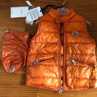 モンクレール(MONCLER)のモンクレール  ベスト　オレンジ　収納袋付き　90(ジャケット/上着)