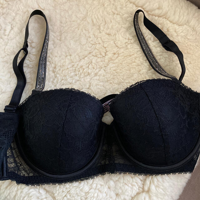 Victoria's Secret(ヴィクトリアズシークレット)のVictoria’s Secret ブラ　32D D 70E レディースの下着/アンダーウェア(ブラ)の商品写真