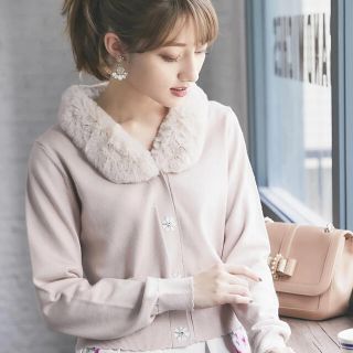 トッコ(tocco)のtocco closet トッコクローゼット ビジュー ファー カーディガン(カーディガン)