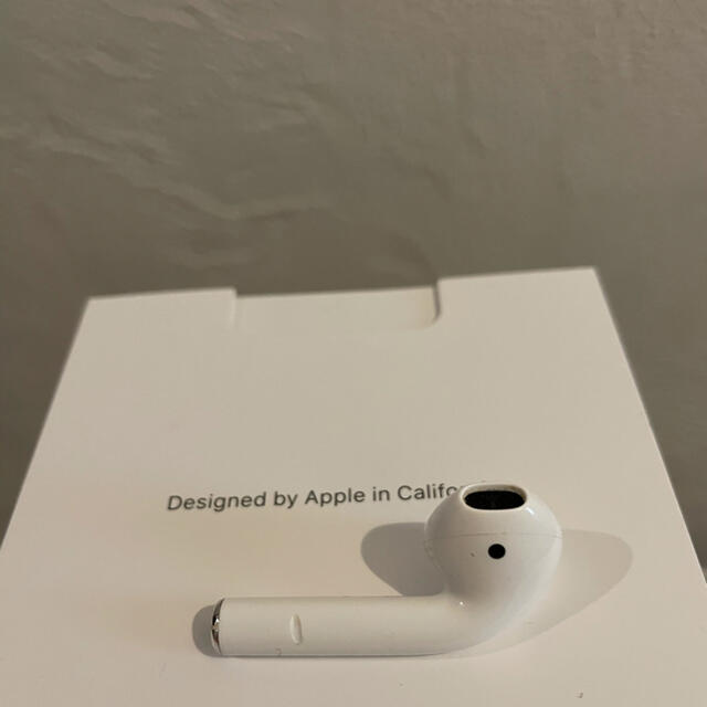 Apple(アップル)の［から様専用］AirPods エアーポッズ Apple正規品 スマホ/家電/カメラのオーディオ機器(ヘッドフォン/イヤフォン)の商品写真