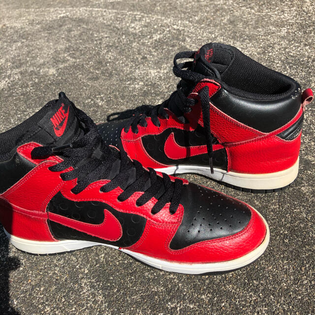 NIKE(ナイキ)のNIKE DUNK HIGH BRED ナイキ ダンク ハイ ブレッド 赤黒 メンズの靴/シューズ(スニーカー)の商品写真