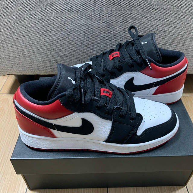 24.0 NIKE AIR JORDAN1 LOW GS BLACK TOE