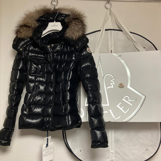 新着 MONCLER 新作！未使用品 定価33万 モンクレール ダウン レディース ダウンジャケット