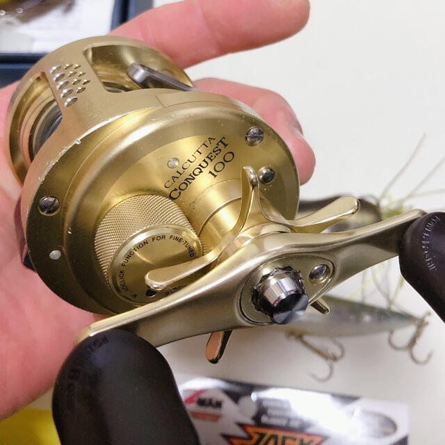 SHIMANO(シマノ)のカルカッタコンクエスト100 【動作良好】　最終値下げ スポーツ/アウトドアのフィッシング(リール)の商品写真