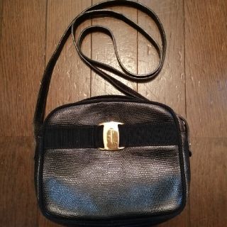 フェラガモ(Ferragamo)のFerragamoショルダーバッグ(ショルダーバッグ)