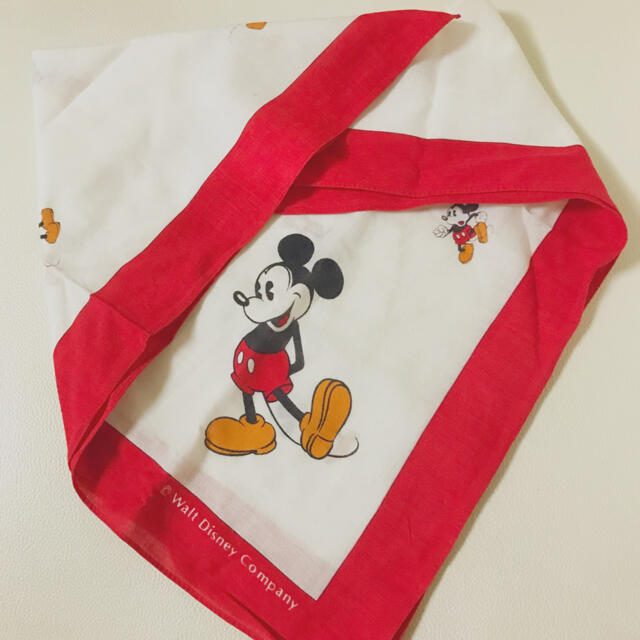 Disney(ディズニー)のDisney ディズニー　Mickey mouse ミッキー赤　白　ハンカチ レディースのファッション小物(ハンカチ)の商品写真