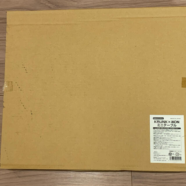 iKON(アイコン)の値下げKRUNK×iKON ミニテーブル エンタメ/ホビーのタレントグッズ(ミュージシャン)の商品写真
