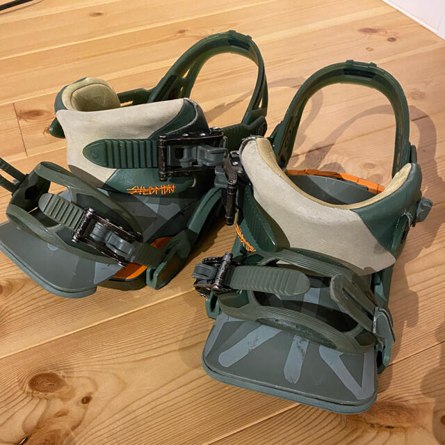 SALOMON(サロモン)のSALOMON ビンディング　バイン スポーツ/アウトドアのスノーボード(バインディング)の商品写真