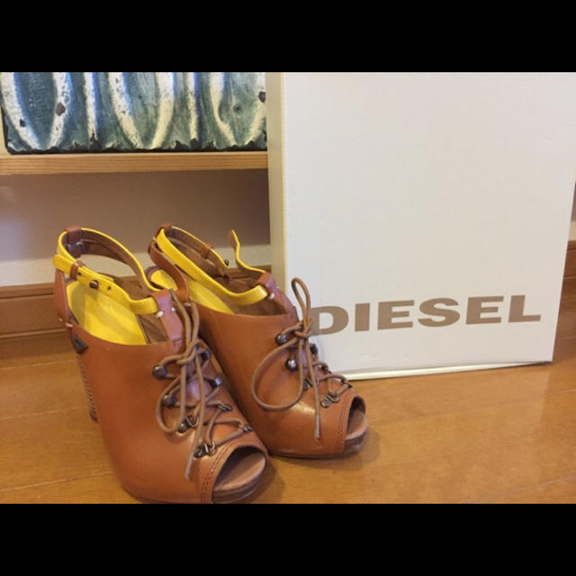 DIESEL(ディーゼル)の値下げDIESEL本革レザーチャンキーヒール レディースの靴/シューズ(サンダル)の商品写真
