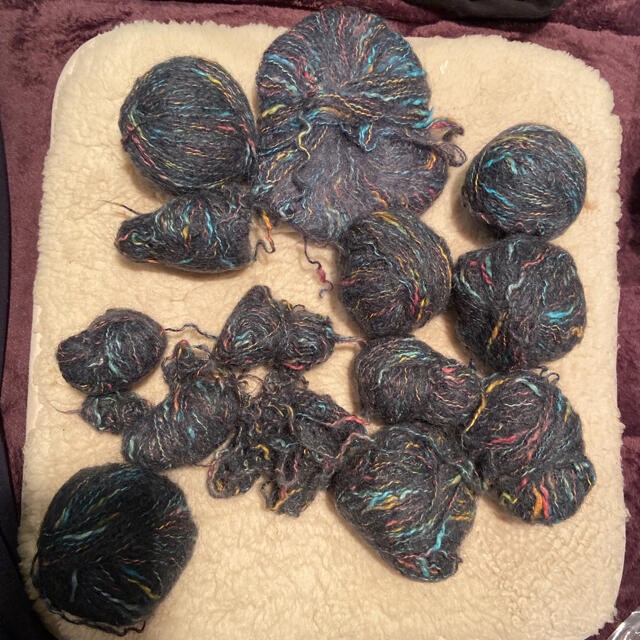 東洋紡(トヨボウ)の綺麗なカラフル毛糸　　323g ハンドメイドの素材/材料(生地/糸)の商品写真