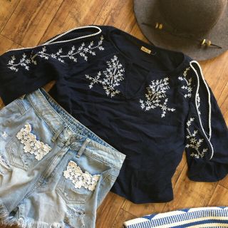 ホリスター(Hollister)のホリスター☆刺繍ネイビーチュニック(チュニック)