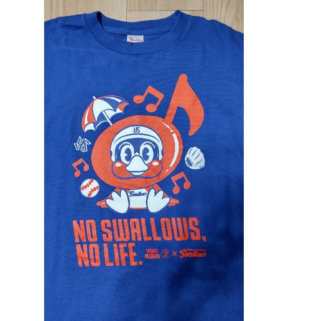 東京ヤクルトスワローズ(トウキョウヤクルトスワローズ)のつば九郎×タワーレコードコラボTシャツ スポーツ/アウトドアの野球(応援グッズ)の商品写真