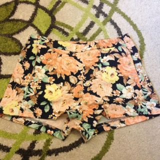 ザラ(ZARA)のザラ、花柄ショーパン❤(ショートパンツ)