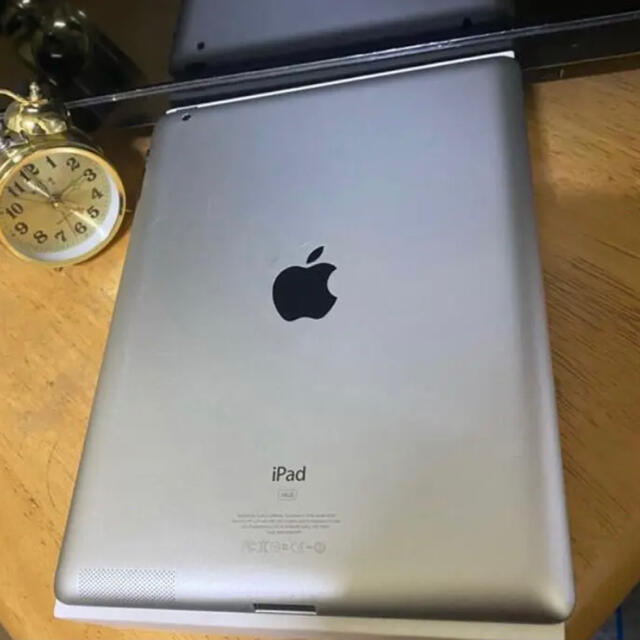 Apple(アップル)の完動品　iPad2 16GB  WiFiモデル　アイパッド　第2世代　充電器付き スマホ/家電/カメラのPC/タブレット(タブレット)の商品写真