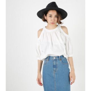 マウジー(moussy)のオープンショルダーボリュームトップス(カットソー(半袖/袖なし))