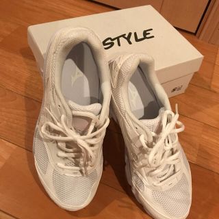ミズノ 白スニーカー 靴 シューズの通販 6点 Mizunoのレディースを買うならラクマ ミズノ 白スニーカー 靴 シューズの通販 6点 Mizunoのレディースを買うならラクマ