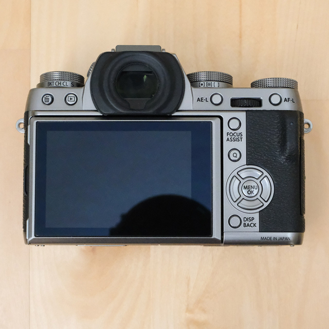 富士フイルム(フジフイルム)のFUJIFILM X-T1 Graphite Silver ＋グリップ，革ケース スマホ/家電/カメラのカメラ(ミラーレス一眼)の商品写真